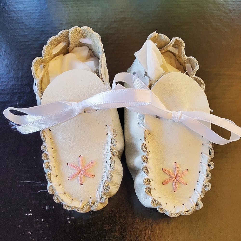 Brand new handmade leather baby booties / moccasins with ribbon